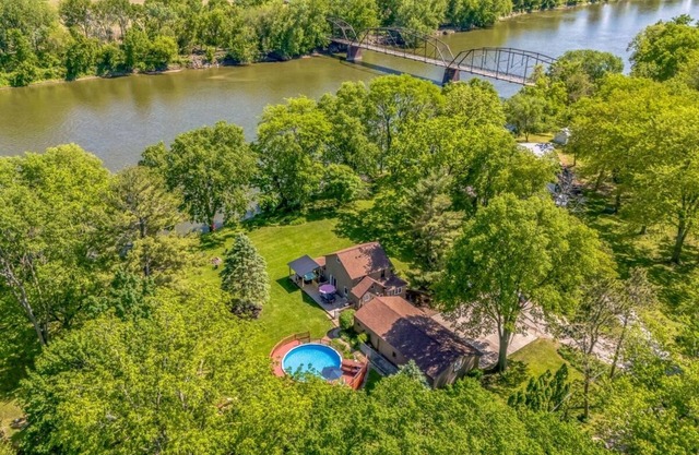 Private riverfront, hot tub, swimming pool. Basketball, billiard, pickleball ct