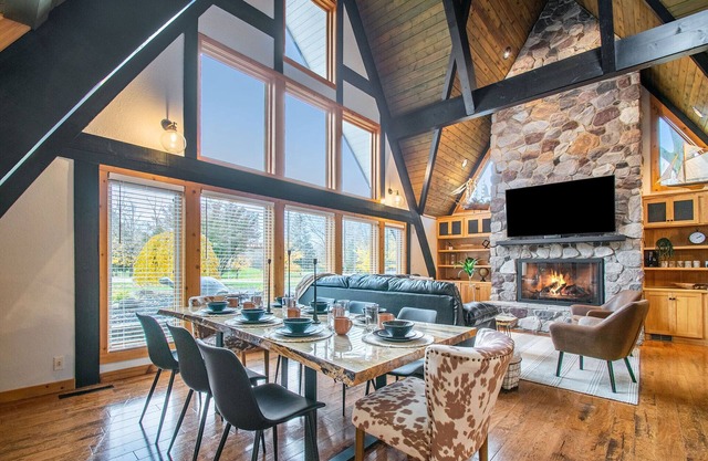 Riverhaven! Gorgeous A-Frame On St Joe River!!