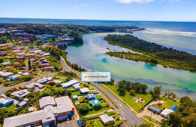 RIVERHOUSE - It about the location! Opposite the Nambucca River and estuary