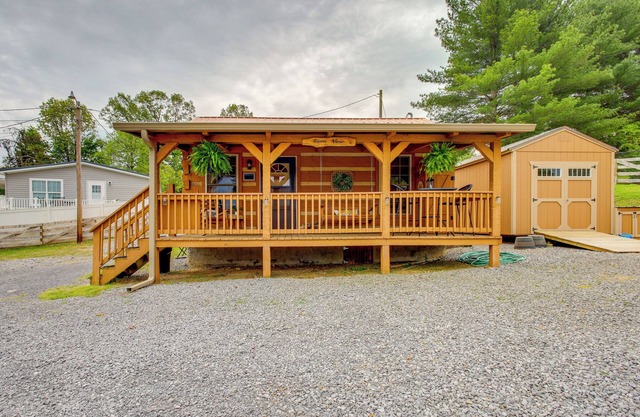 NOUVEAU! Log Cabin w / Fire Pit & Deck sur le lac Cherokee!