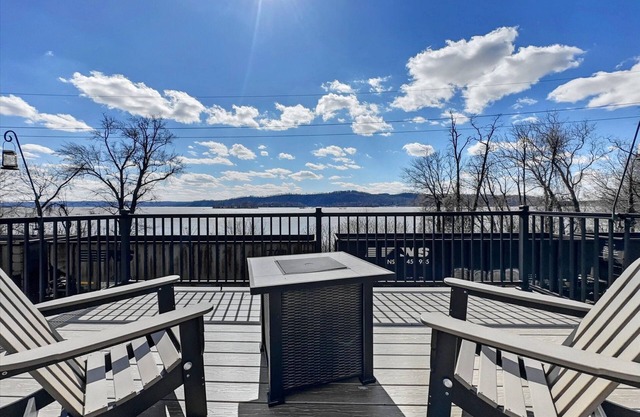 Riverside 2BR w/ Kayak & Trails Nearby