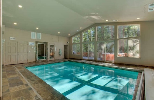Riverside 6 chambres 6 salles de bain piscine intérieure et bain à remous et sauna et douche à vapeur à Tahoe !!