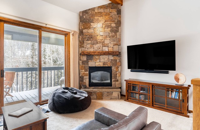 Riverside Condos C202 by AvantStay | Condo Close To Downtown,TownPark & Ski Lift