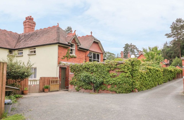 Riverside Cottage, LLANWRTHWL