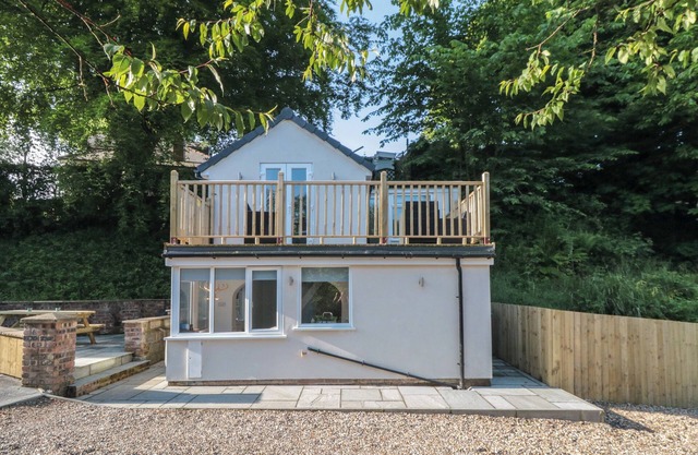 RIVERSIDE COTTAGE, country holiday cottage in Scarborough