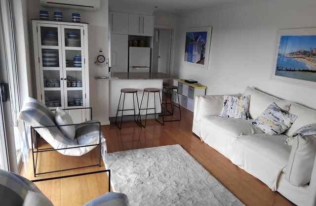 Riverside Escape Cozy 2BRM Balcony Views *Applecross"
