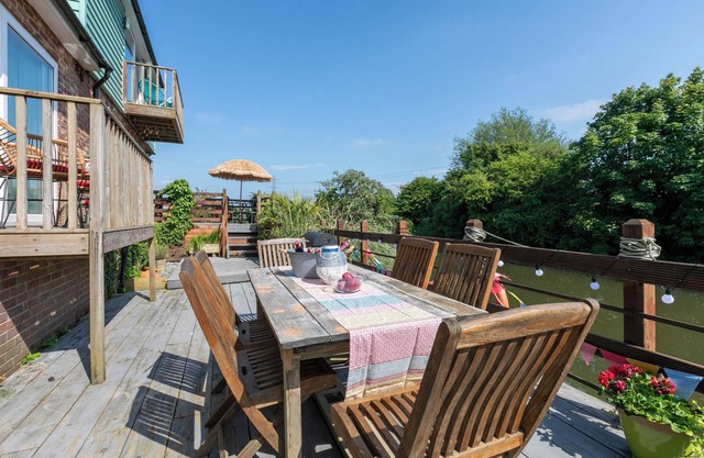 Riverside escape Iden Rye