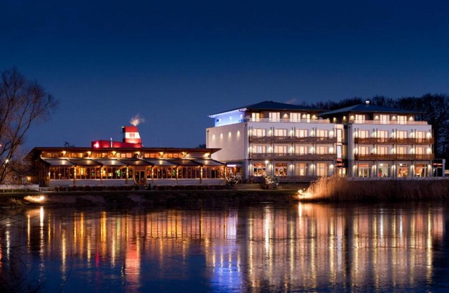 Riverside Hotel