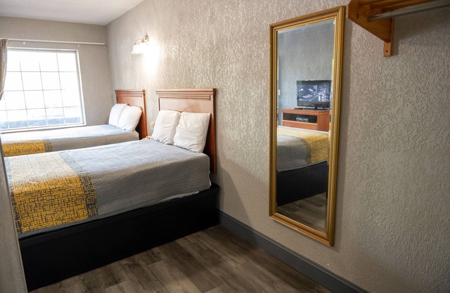 Riverside Inn and Suites