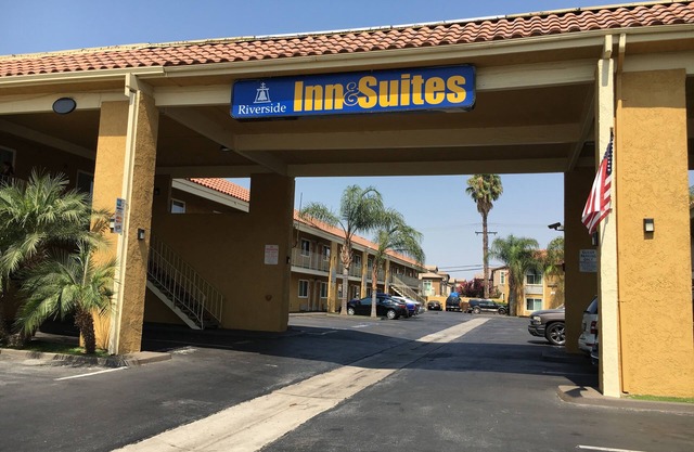 Riverside Inn & Suites