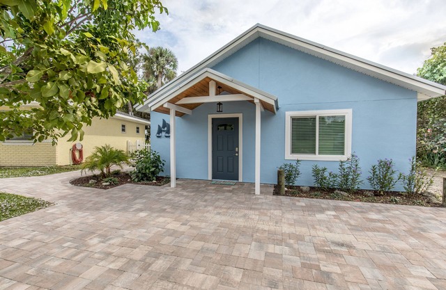 Riverside Luxury Retreat - Pelican Landing