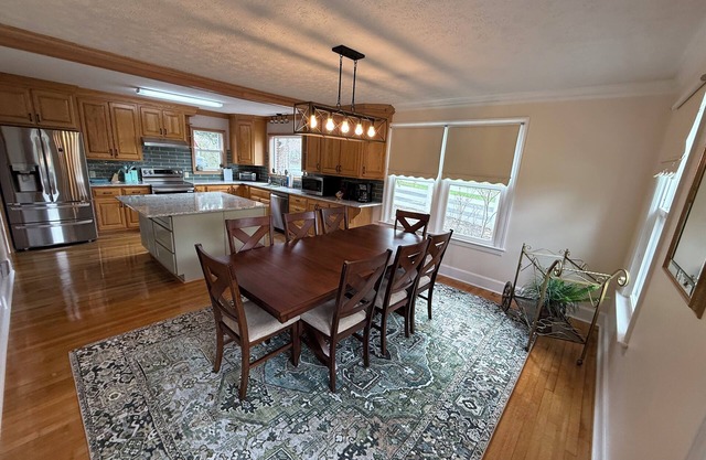 RIVERSIDE RETREAT - an outdoor enthusiasts and bikers DREAM Location!
