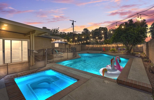 Lowest Price in Town! Heated Jacuzzi - Firepit - Games