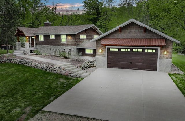 Riverside Retreat -Rustic Modern Home/River Views