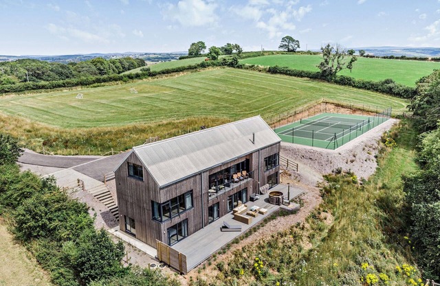 Riverview Farmhouse - Six Chambres Maison, Couchages 10