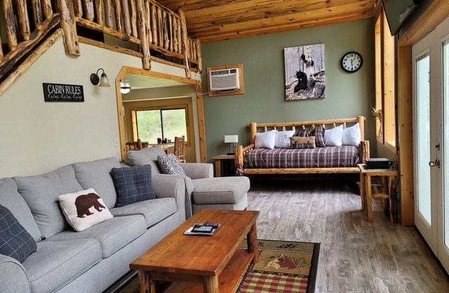 Riverfront Motel, Cabines et Maisons de Vacances