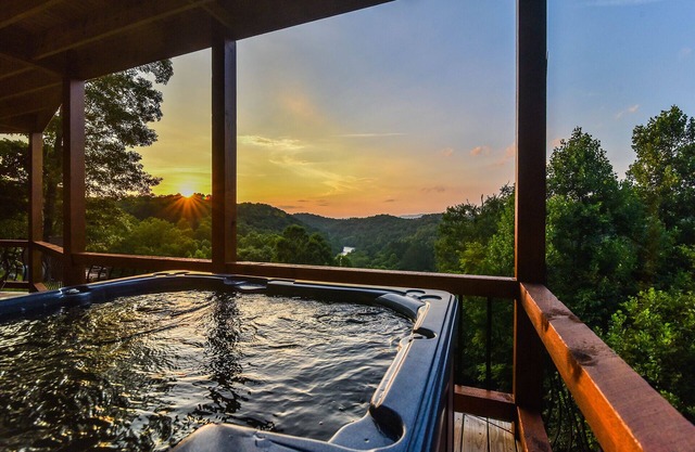 5 suites avec bains privés ~ Grande cuisine et salle à manger ~ Vues sur la montagne / la rivière ~ Accès à la rivière
