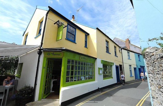 RIVERVIEW, pet friendly, country holiday cottage in Lyme Regis