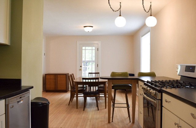Riverwest Vintage Upper Apartment