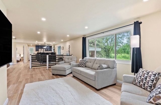 Riverwoods Retreat - 3 King Beds! Spectacular 3Bed 3Bath Home Near Road America!