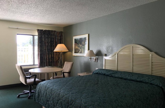Riviera Motel