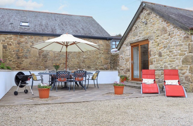 RIVIERE BARTON, pet friendly, with hot tub in Hayle
