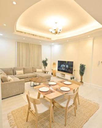 RJ's - Beautiful 3 Bedroom Apartment