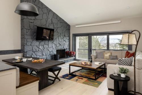 RMR: Four Seasons I 6 Condo in Teton Village