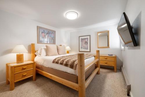 RMR: Gros Ventre A4 Condo in Teton Village