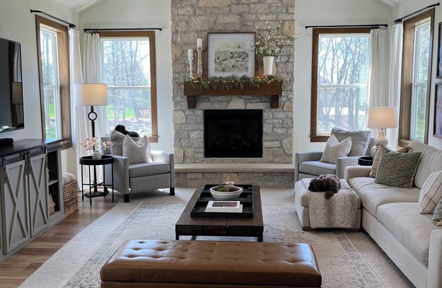 RNC? Executive Ranch on 1.5 acres w/ private patio inc hot tub. 30 min to MKE