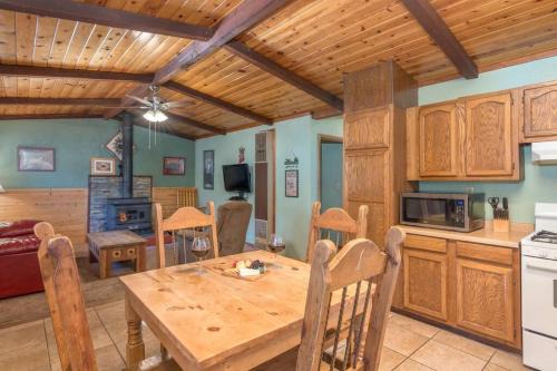 Roadrunner - Cozy Cabin - Whirlpool and Hot Tub