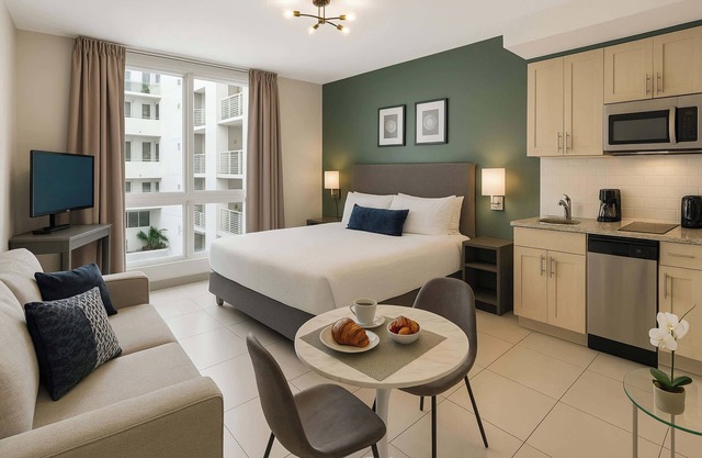 Roami at Habitat Brickell | Pool+Gym | Suite