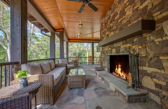 Robbie Grace Villa -2 Bed/2Ba Villa -Near Tryon, TIEC & Hendersonville