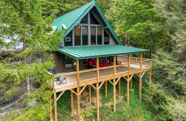 Robbinsville Vacation Rental w/ Covered Balcony