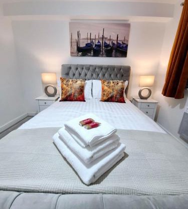 Robinhuts Views Apartments