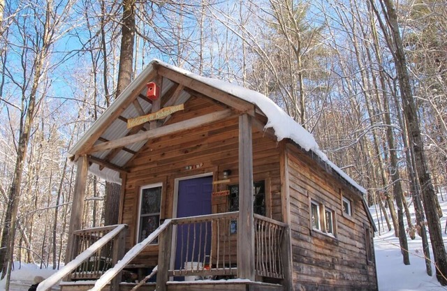"Robins Nest" Off Grid Solar Powered Eco Cabin