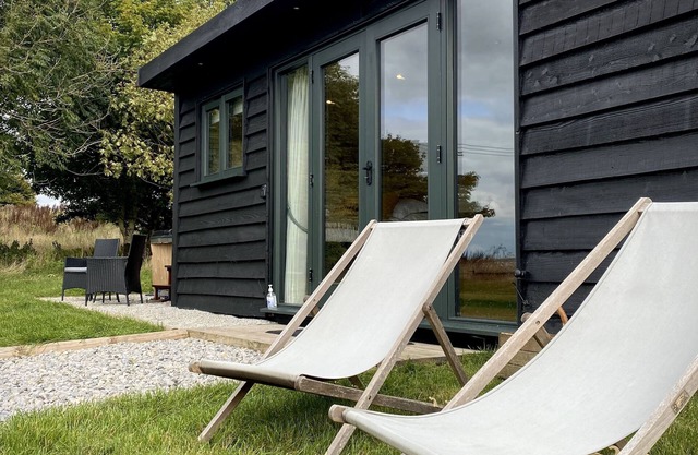 Robin’s Nest - ( Top Cabin ) - sleeps 2 guests