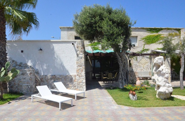 Roca Vecchia: Villa sur la mer, avec jardin et véranda!
