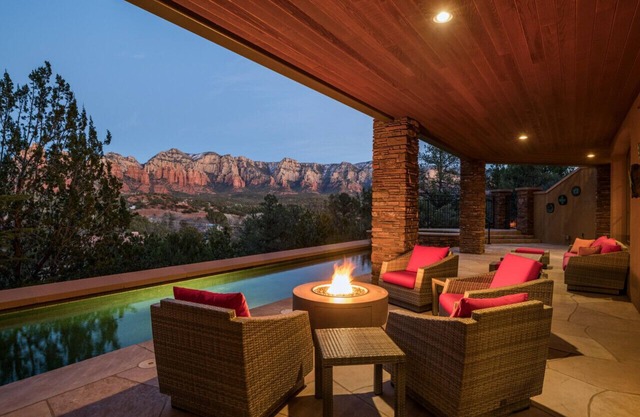 Roca Vista - 6,000 Sqft Uptown Gem Heated Pool/Spa/Sauna/Fire Pit Free Spring Pool Heat!