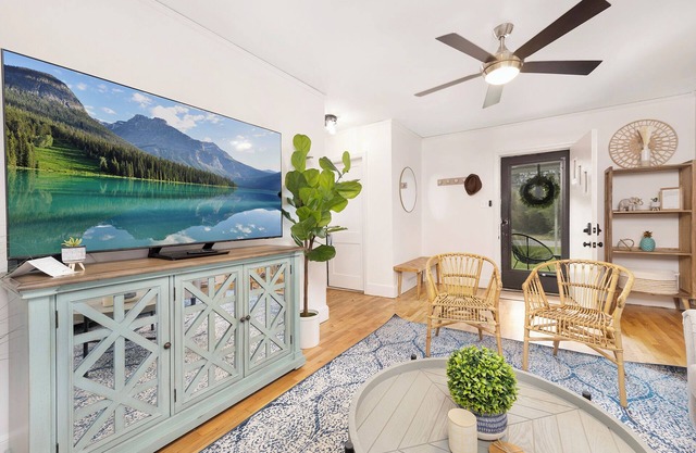 Rock Hill Family Bohemian Bungalow | Outdoor Living | Sleeps 12! | Dog friendly!