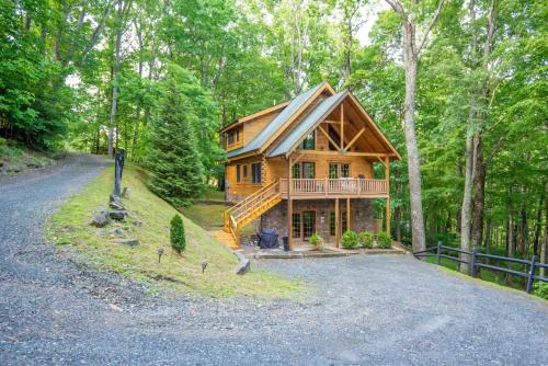 Rock n Rhapsody - Blue Ridge Log Cabin - Minutes to West Jefferson - Fireplace - Foosball