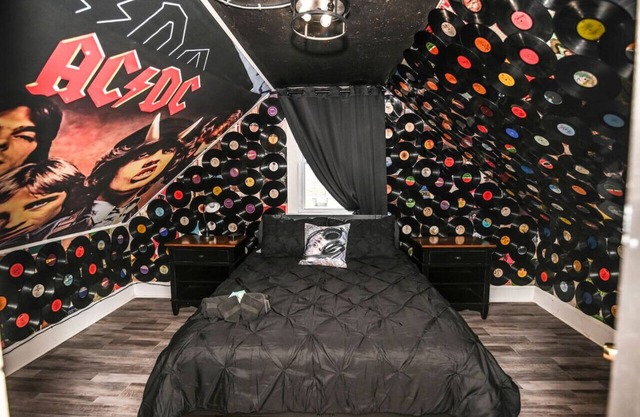 Rock 'n' Roll Duplex | Themed | Sleeps 10