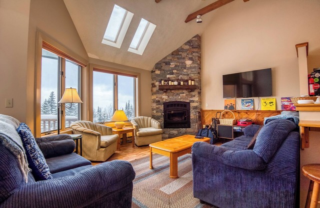 Rock Pond Condo 59 - Ski in Ski out Rock Pond Condo at Saddleback