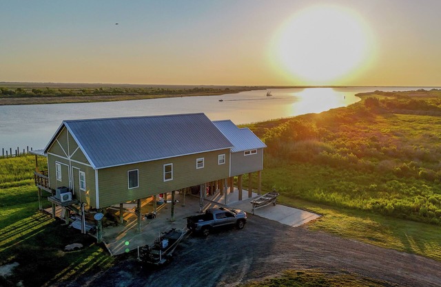 Rockefeller Refuge - Creole Nature Trail Grand Chenier Louisiana 3 Bedroom Home.