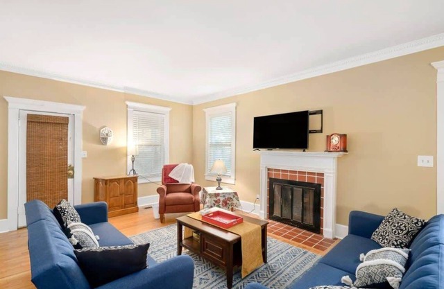 ✨The Executive Retreat: Historic District Sleeps 12✨