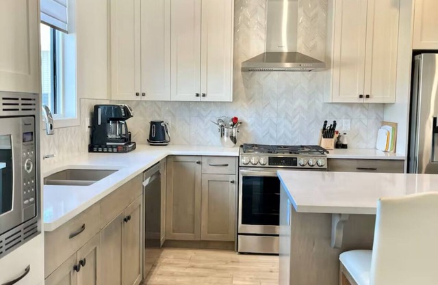 Rockland Park Home: 3 BR, Easy Access to Banff