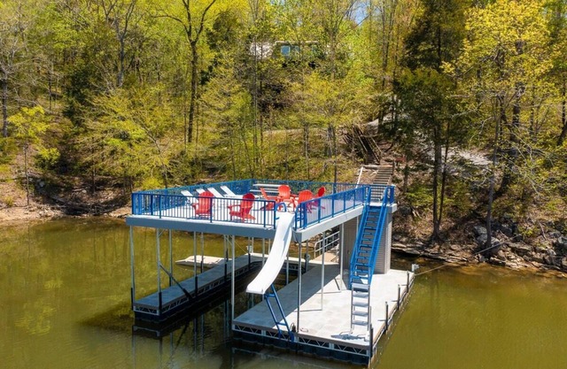 'Rockwater' Privacy, Huge Great Room, Double Deck Dock, Hot Tub, Billiards..