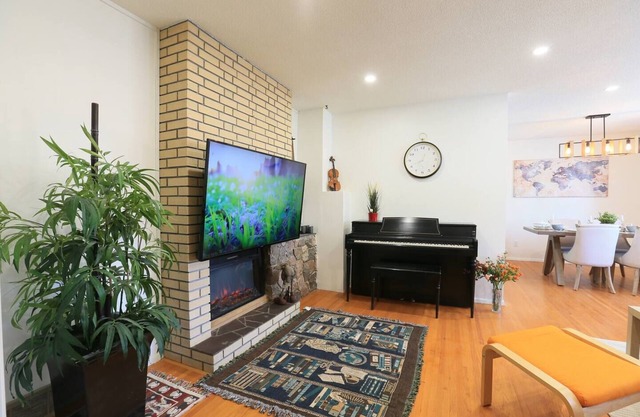 Rocky Mtn Escape-6 bdrm, near shops, dining, UofC