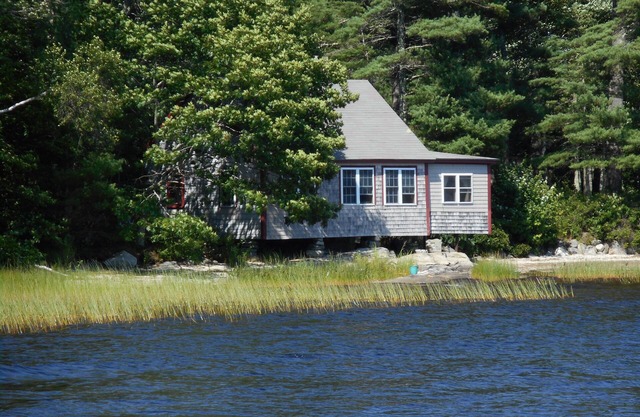 Rocky Point Cottage - Cottage unique sur les rochers du lac Pemaquid