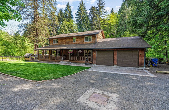Rocky River is a Spacious 5-bedroom house in wonderful Longview with WiFi, AC
